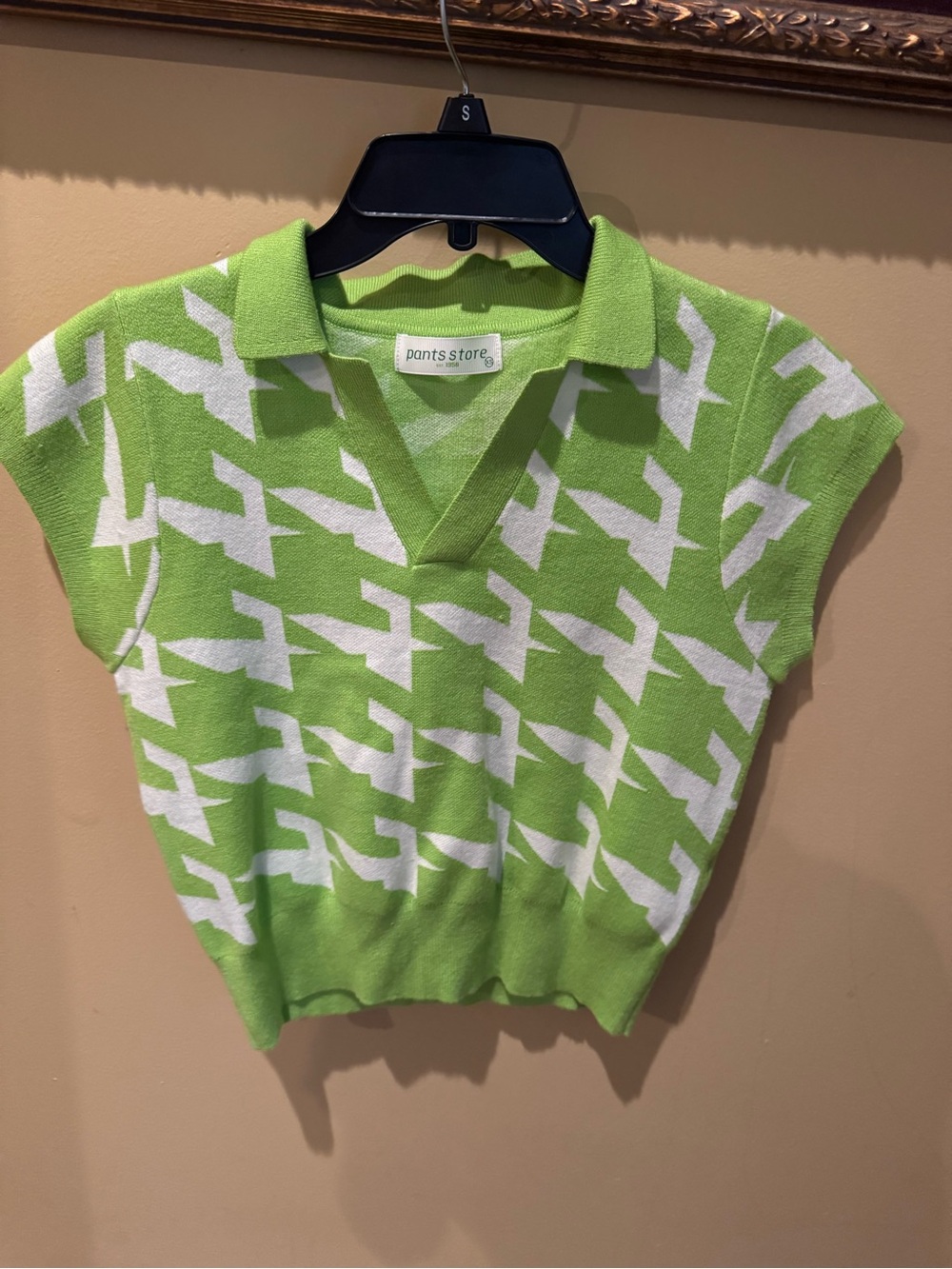 Pants Store - Lime And White Houndstooth Knit Top. Size XS